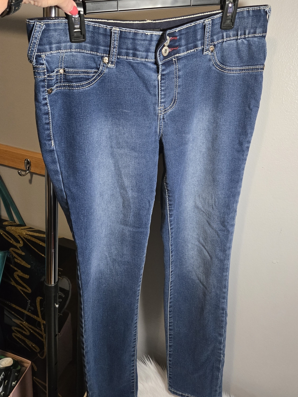 Ariya Women’s Skinny Jeans in Medium Blue Wash